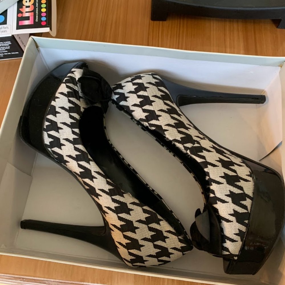 Jessica Simpson Houndstooth Heels 9.5